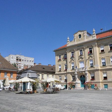 Stylish Historic Flat For 4 In Heart Of Oldbuda بودابست المظهر الخارجي الصورة