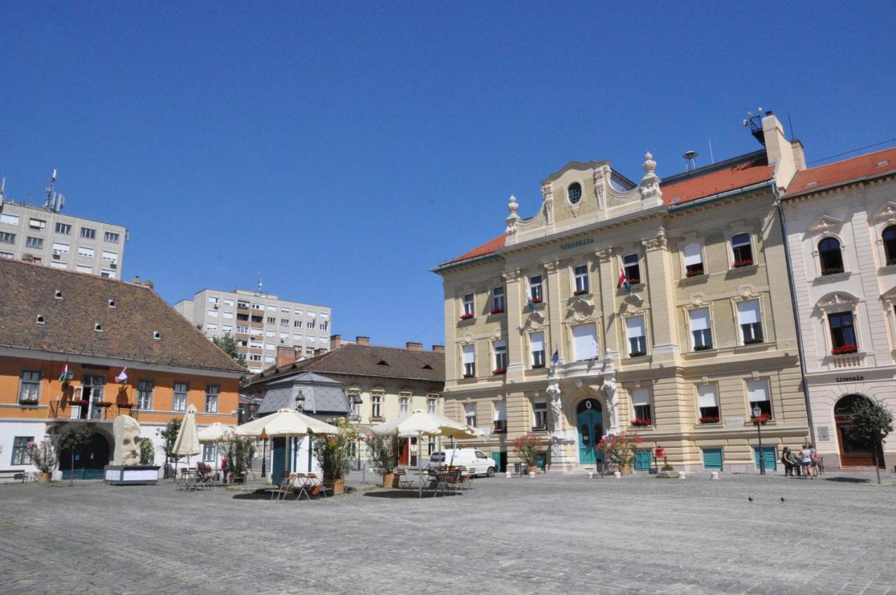 Stylish Historic Flat For 4 In Heart Of Oldbuda بودابست المظهر الخارجي الصورة