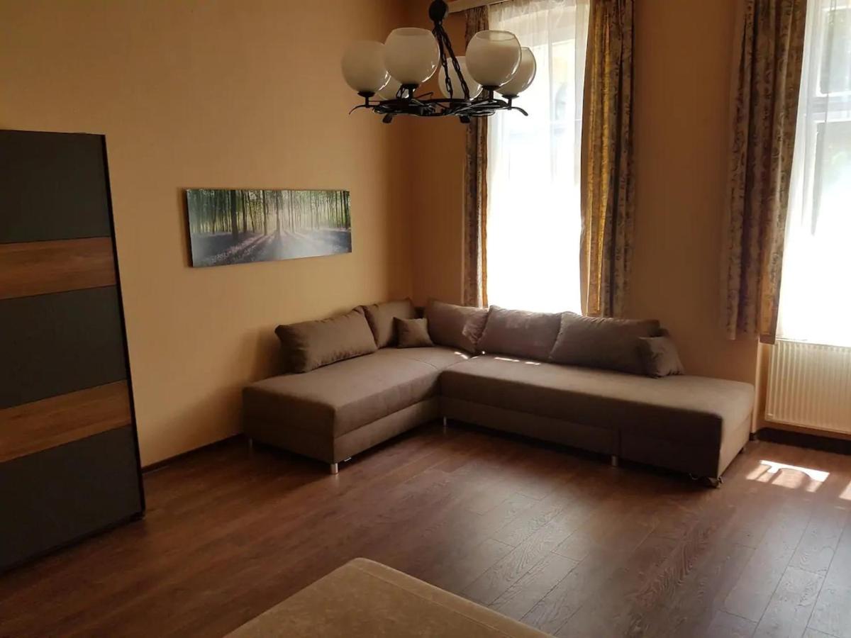 Stylish Historic Flat For 4 In Heart Of Oldbuda بودابست المظهر الخارجي الصورة