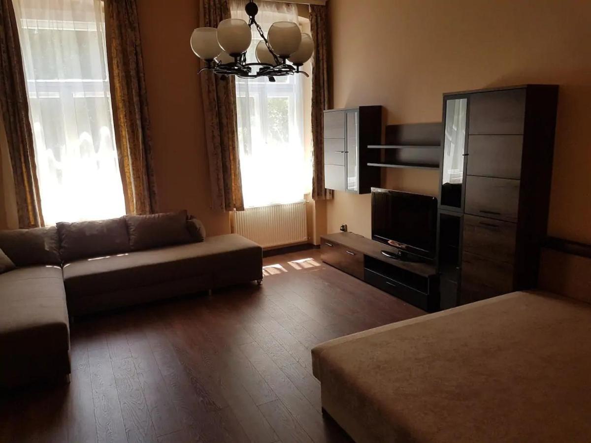 Stylish Historic Flat For 4 In Heart Of Oldbuda بودابست المظهر الخارجي الصورة